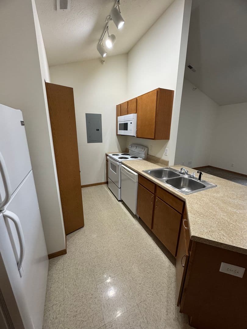 Lafayette Apartment: 710 Veterans Memorial Parkway W