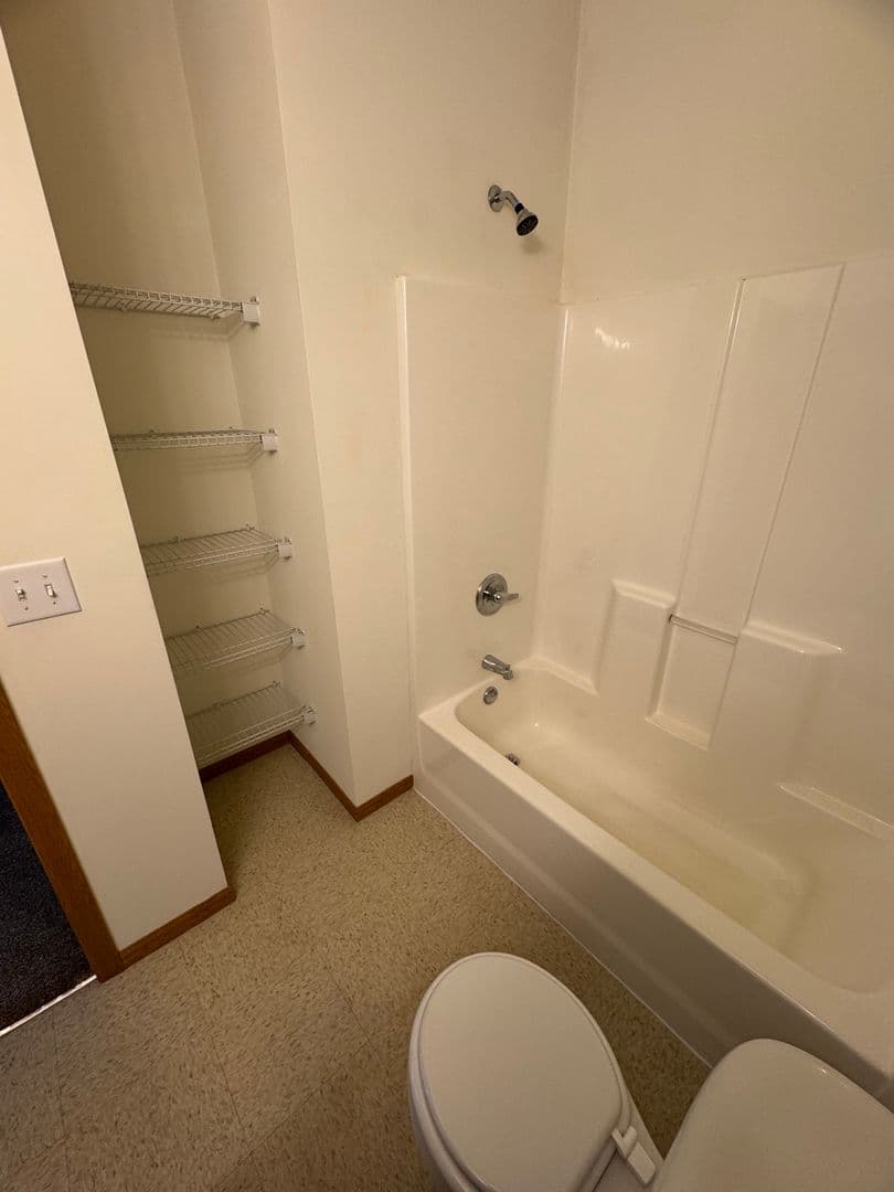 Lafayette Apartment: 710 Veterans Memorial Parkway W