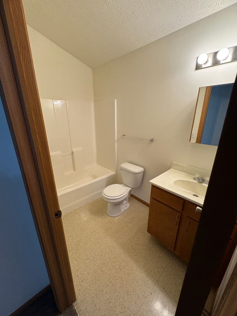 Lafayette Apartment: 710 Veterans Memorial Parkway W