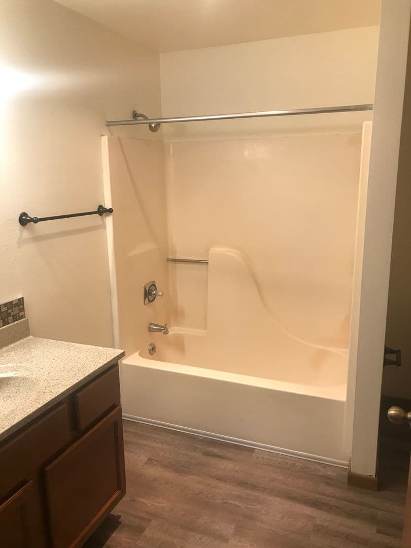 Madison Apartment: 3148-3172 Muir Field Rd