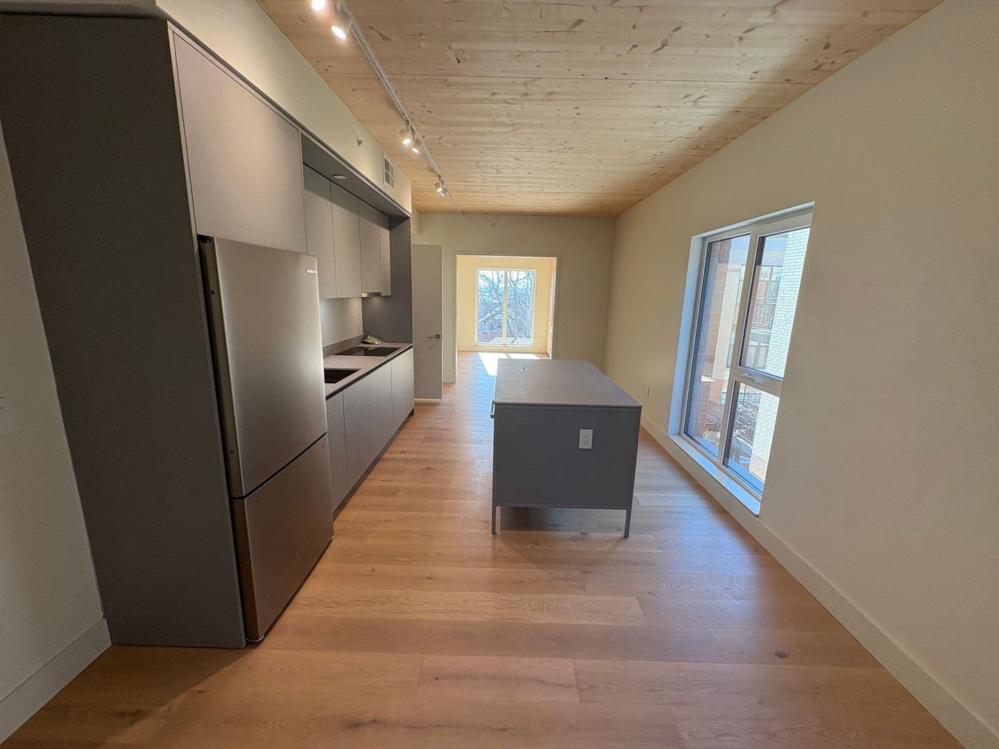 Madison Apartment: 517 W Main St