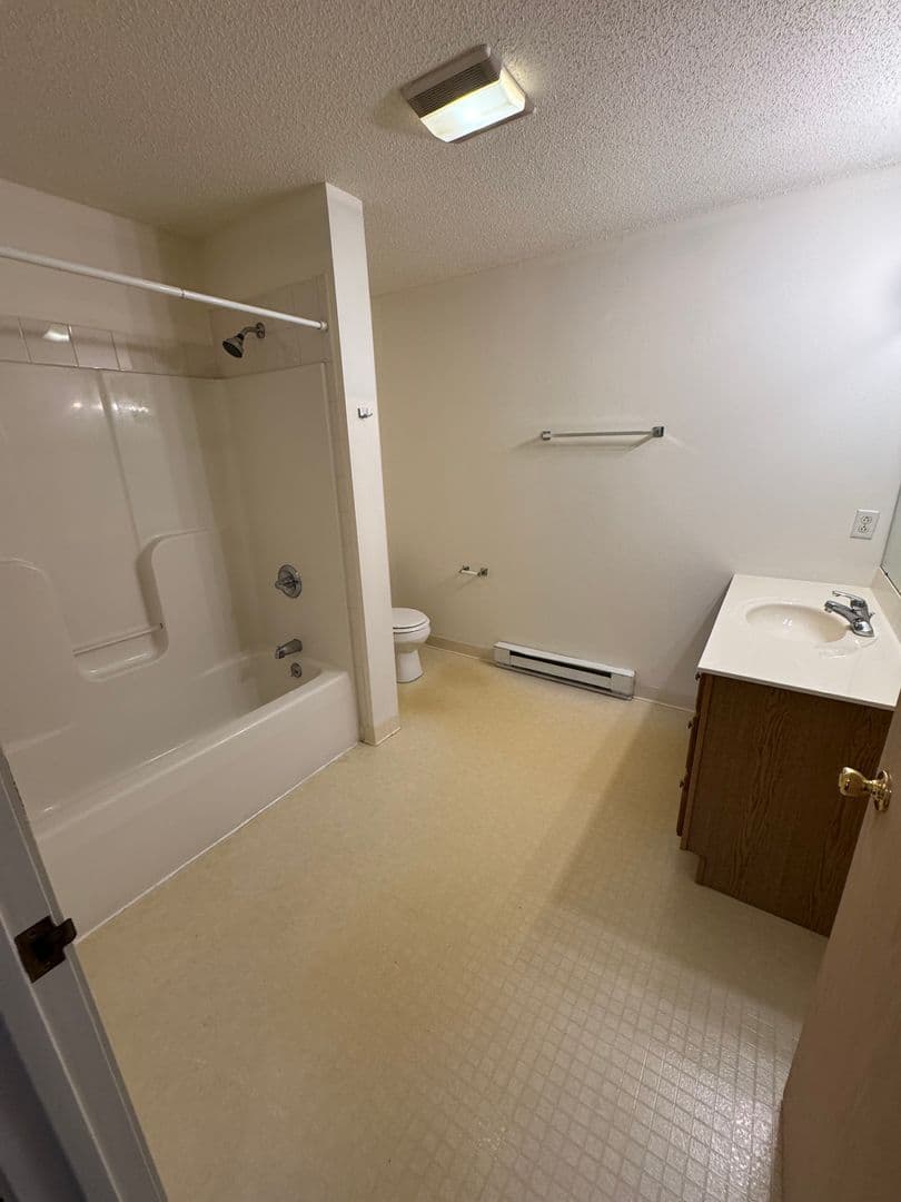 Platteville Apartment: 90 E. Gridley Ave