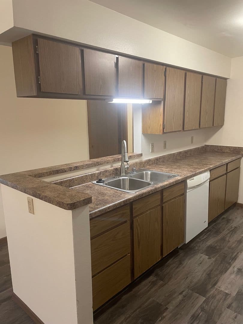 Madison Apartment: 3148-3172 Muir Field Rd