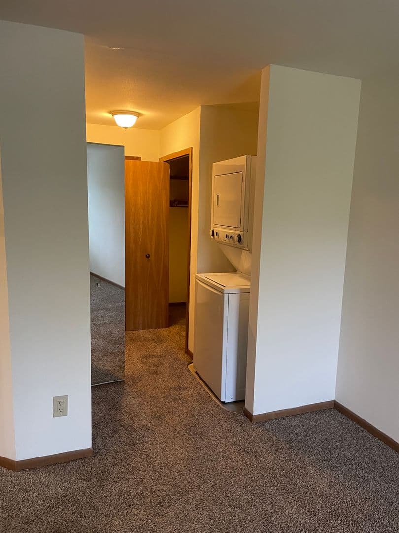 Madison Apartment: 3148-3172 Muir Field Rd