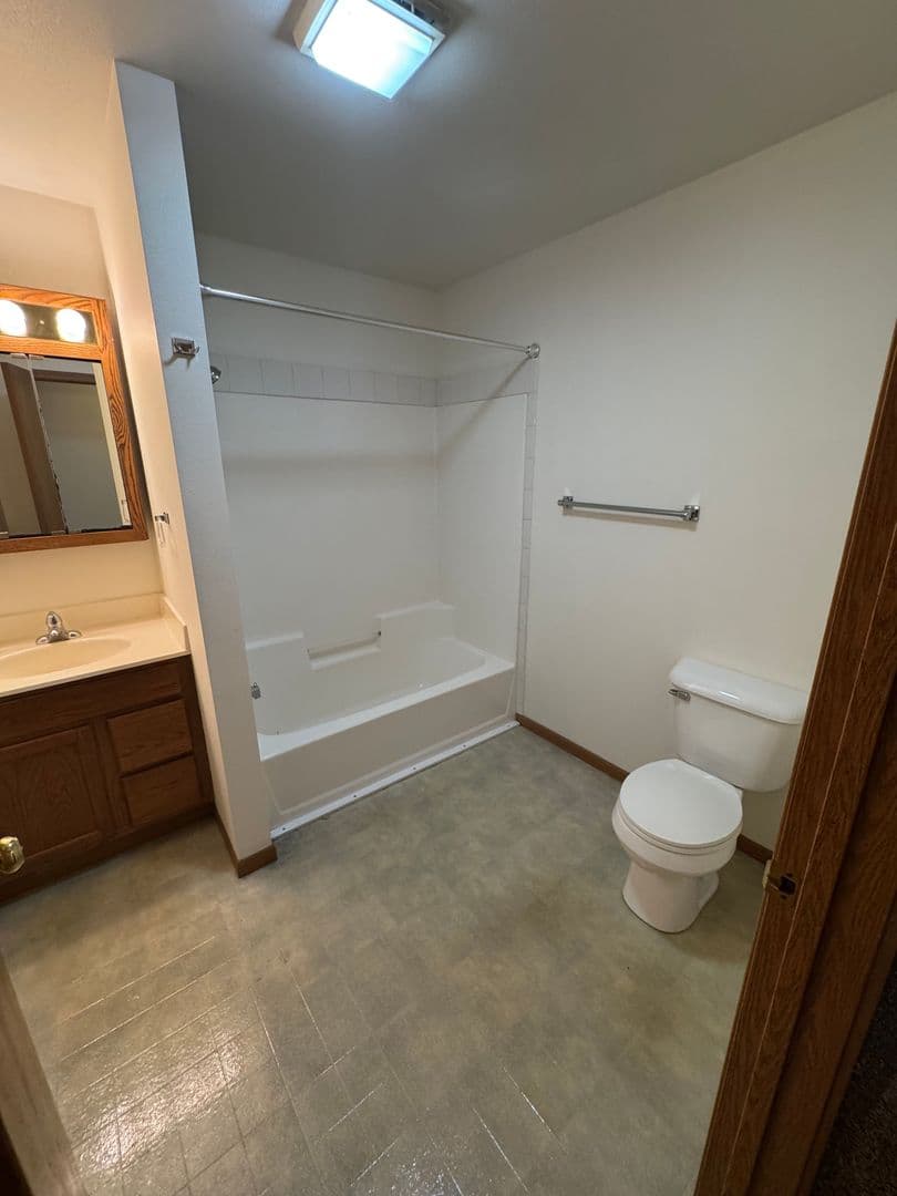 Platteville Apartment: 90 E. Gridley Ave