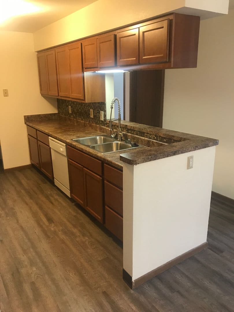 Madison Apartment: 3148-3172 Muir Field Rd