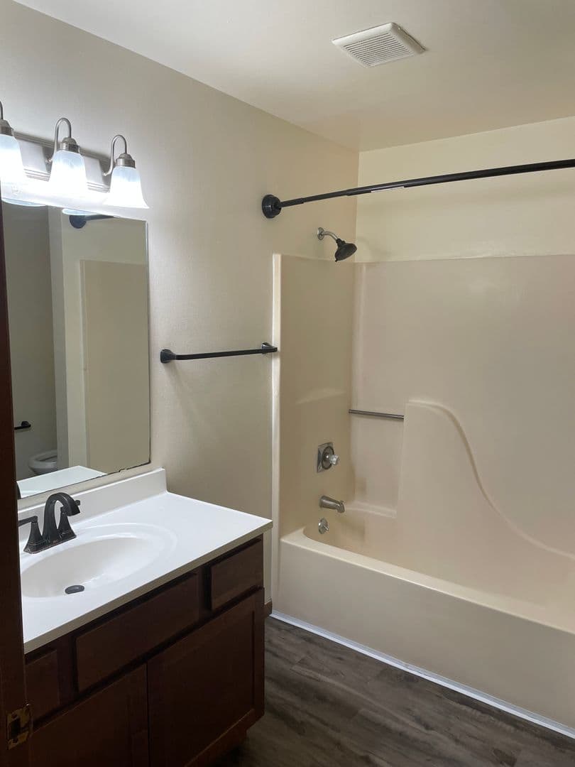 Madison Apartment: 3148-3172 Muir Field Rd