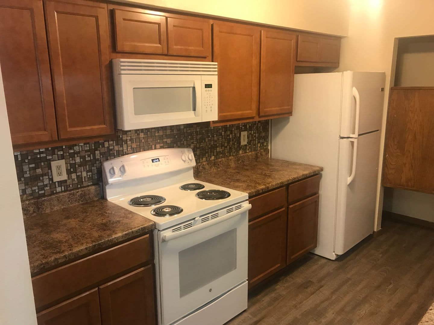 Madison Apartment: 3148-3172 Muir Field Rd