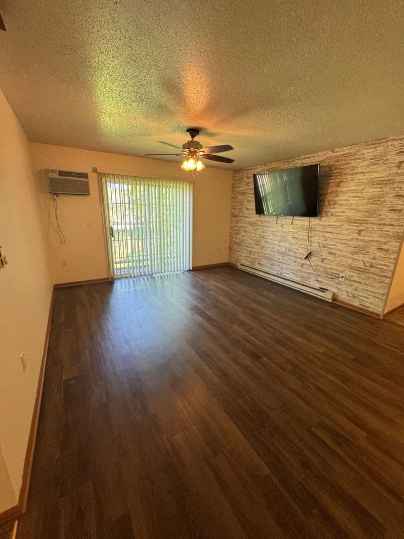 Platteville Apartment: 90 E. Gridley Ave