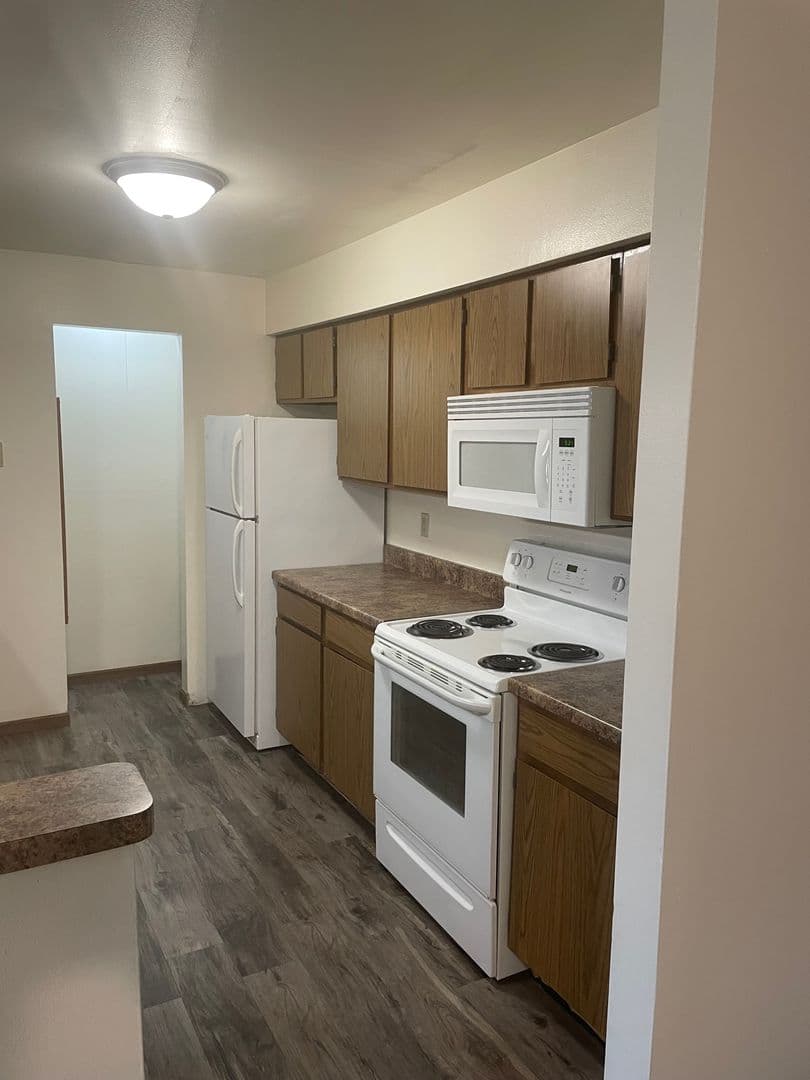Madison Apartment: 3148-3172 Muir Field Rd