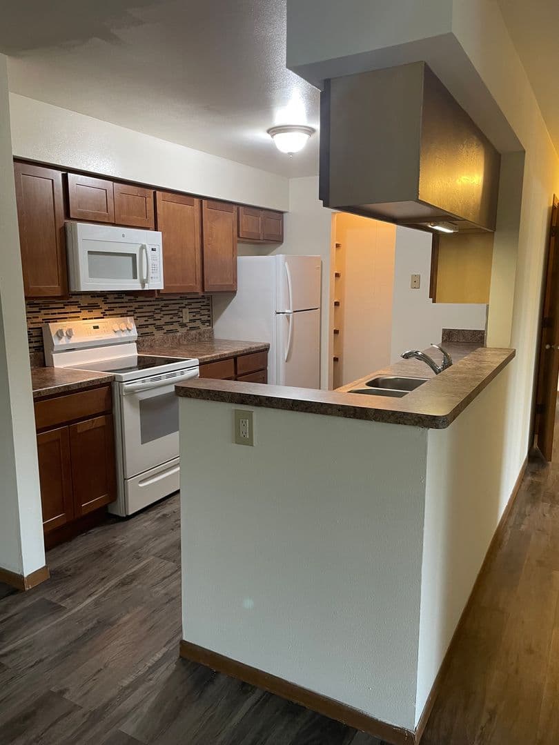 Madison Apartment: 3148-3172 Muir Field Rd