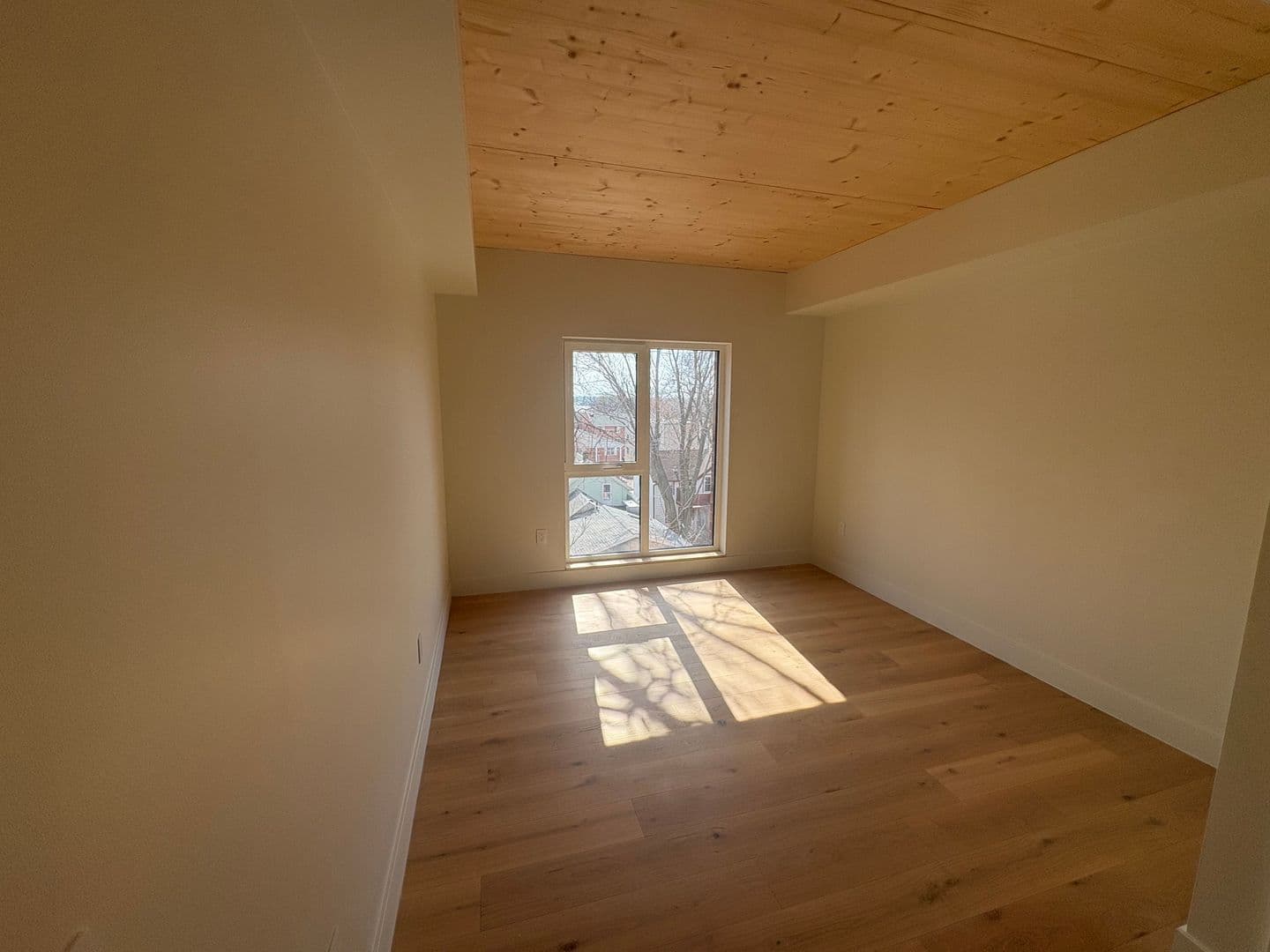 Madison Apartment: 517 W Main St