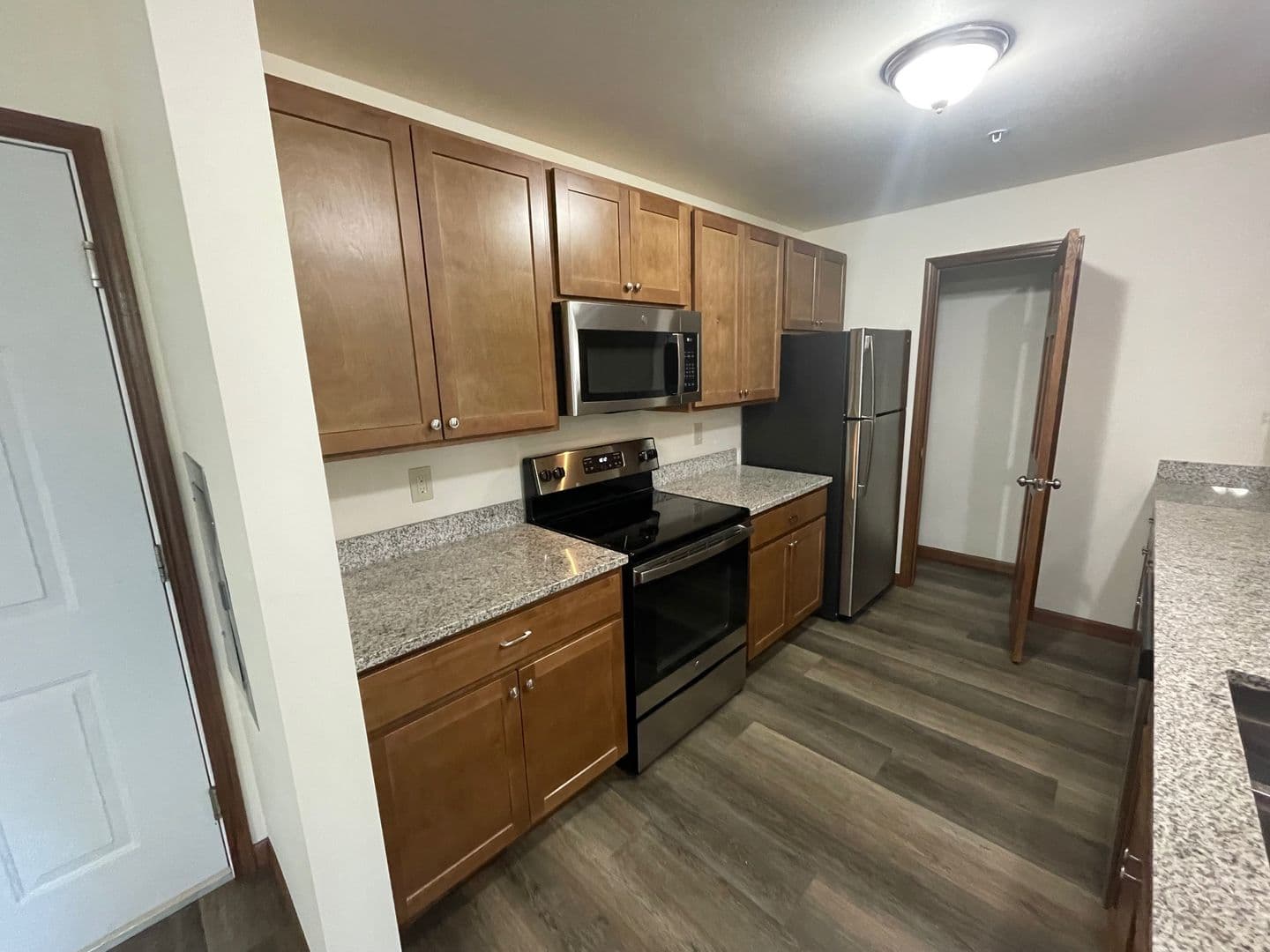 Madison Apartment: 3148-3172 Muir Field Rd
