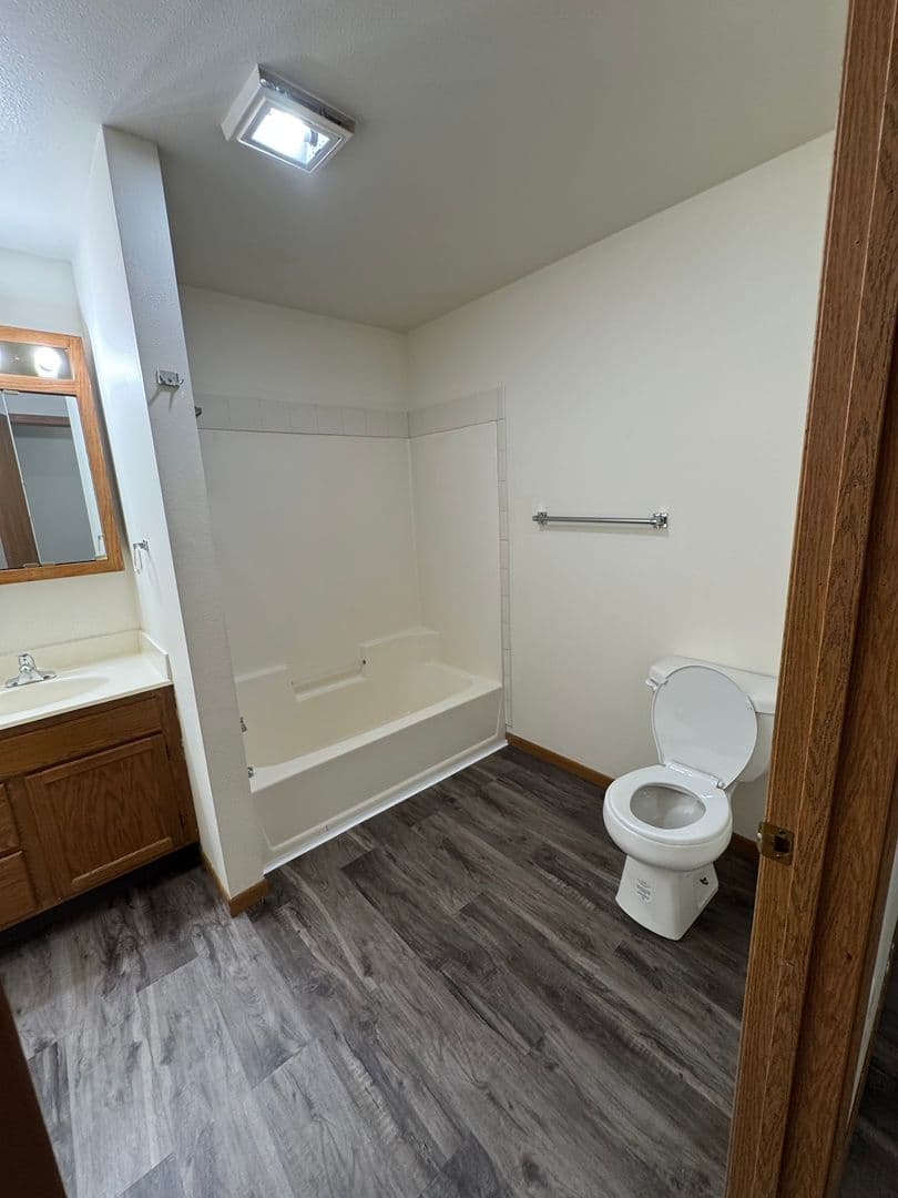 Platteville Apartment: 90 E. Gridley Ave