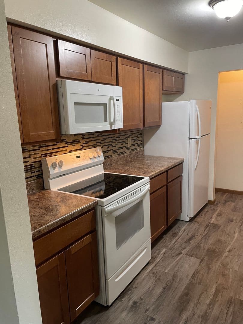 Madison Apartment: 3148-3172 Muir Field Rd