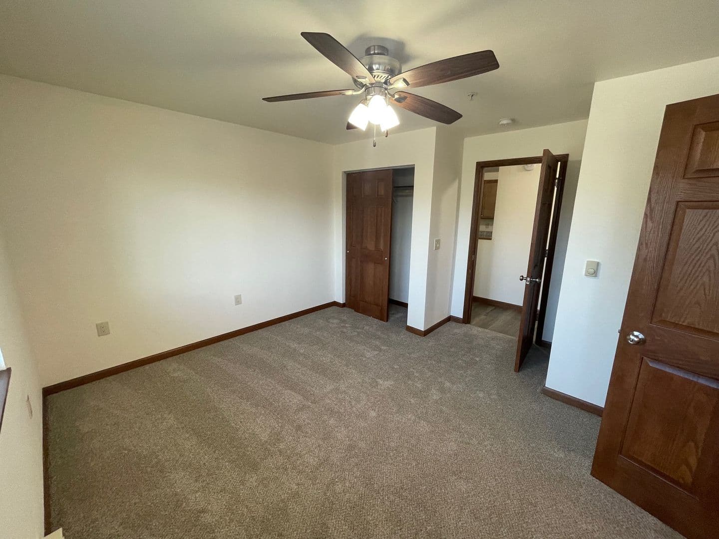 Madison Apartment: 3148-3172 Muir Field Rd