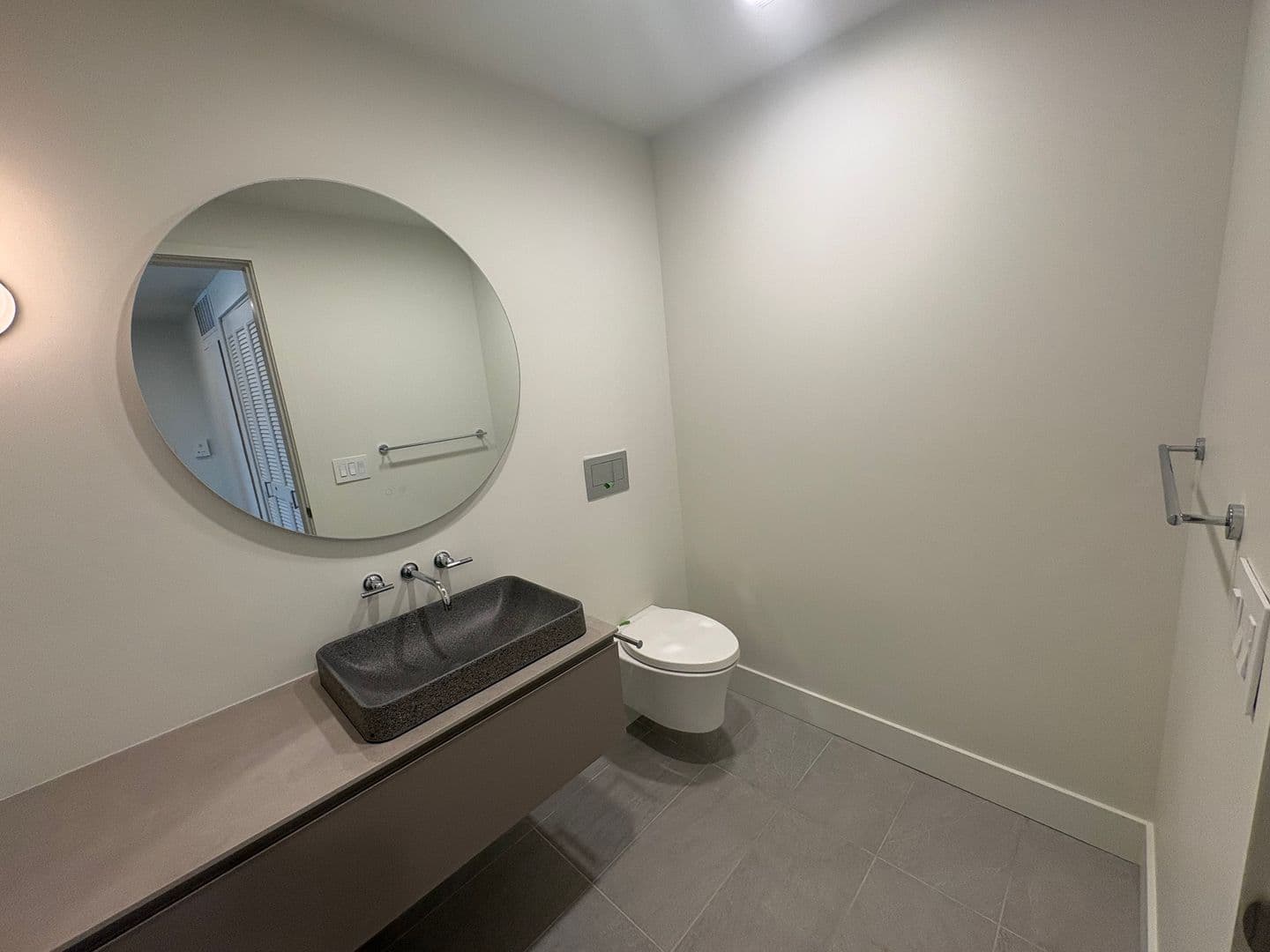Madison Apartment: 517 W Main St