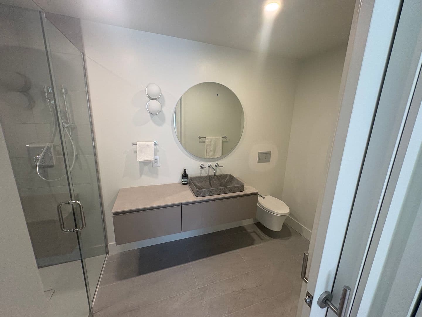 Madison Apartment: 517 W Main St