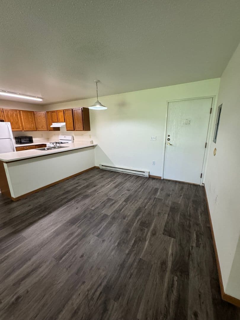 Platteville Apartment: 90 E. Gridley Ave