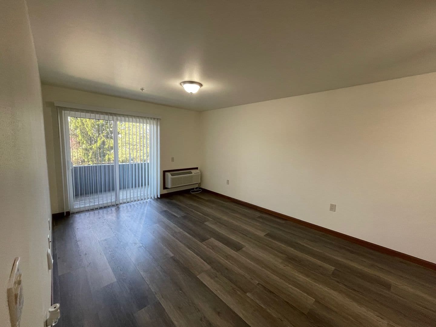Madison Apartment: 3148-3172 Muir Field Rd
