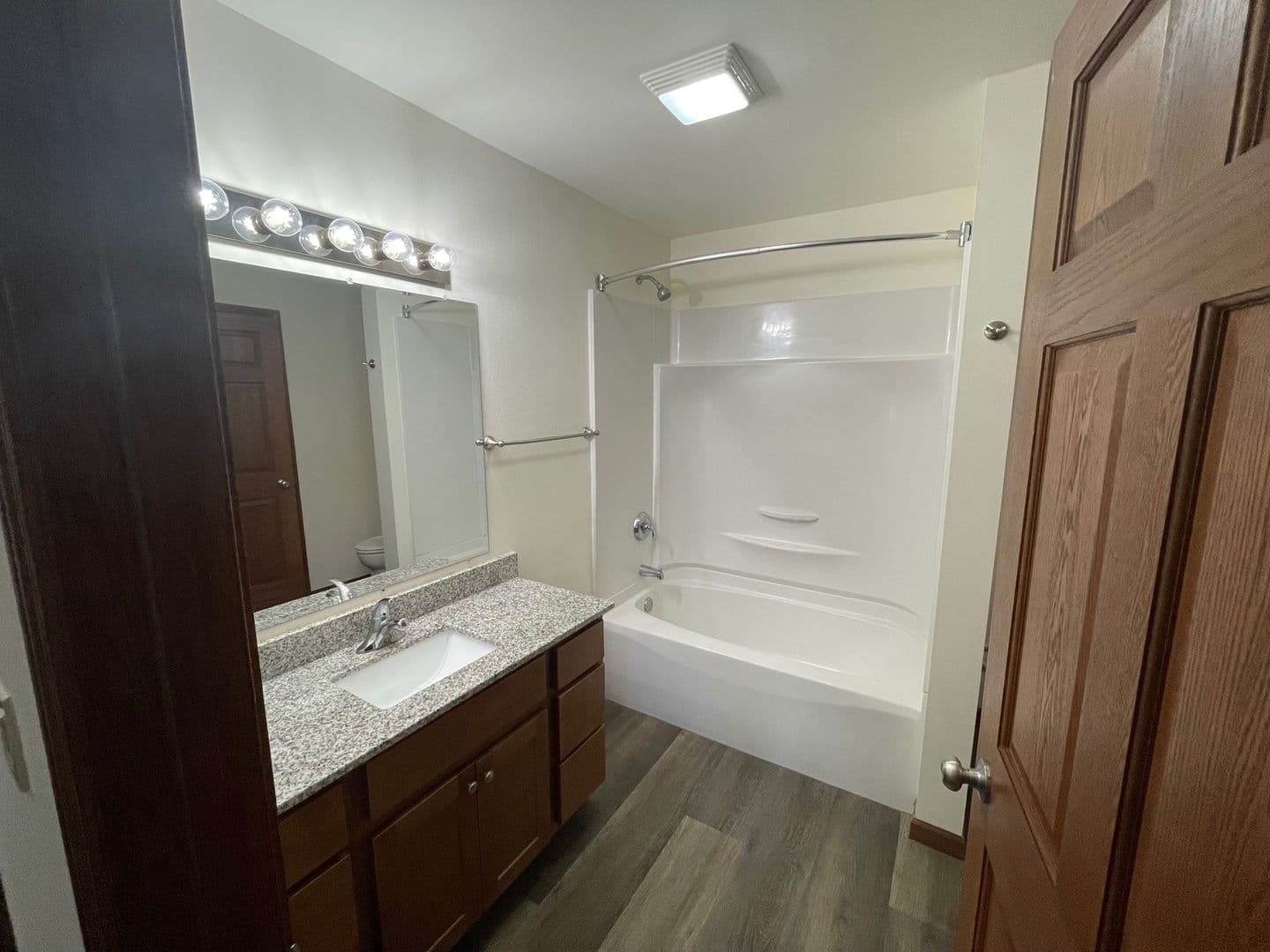 Madison Apartment: 3148-3172 Muir Field Rd