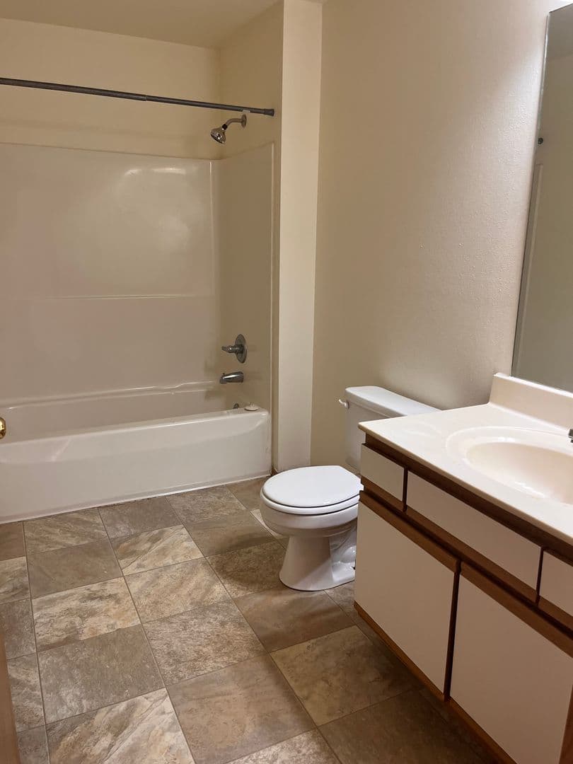 Edgerton Apartment: 1266-1301 Winston Dr