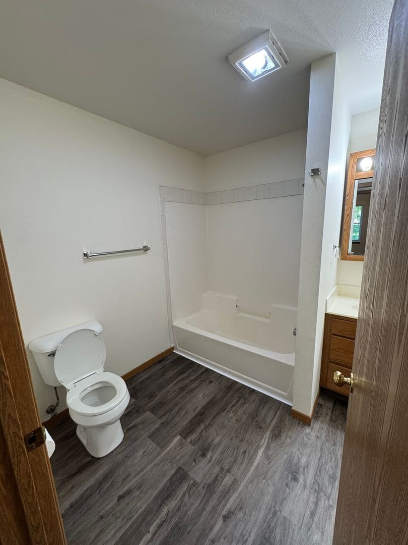 Platteville Apartment: 90 E. Gridley Ave