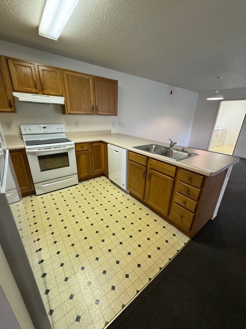 Platteville Apartment: 90 E. Gridley Ave