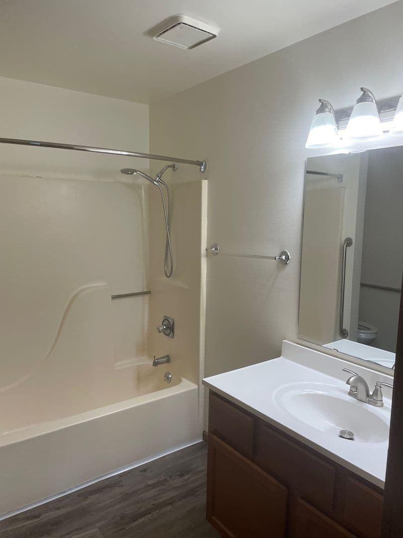 Madison Apartment: 3148-3172 Muir Field Rd