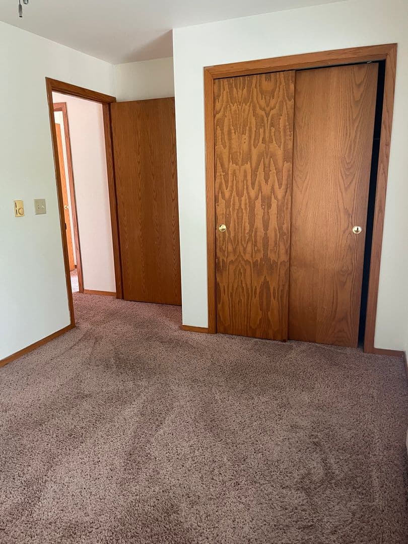 Edgerton Apartment: 1266-1301 Winston Dr