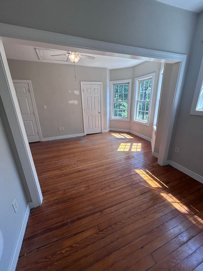 Richmond House: 2020 Parkwood Ave