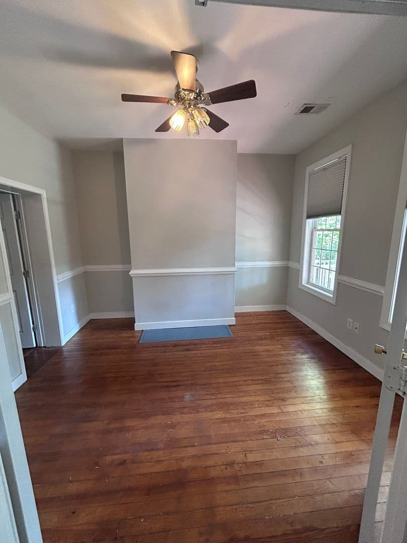 Richmond House: 2020 Parkwood Ave