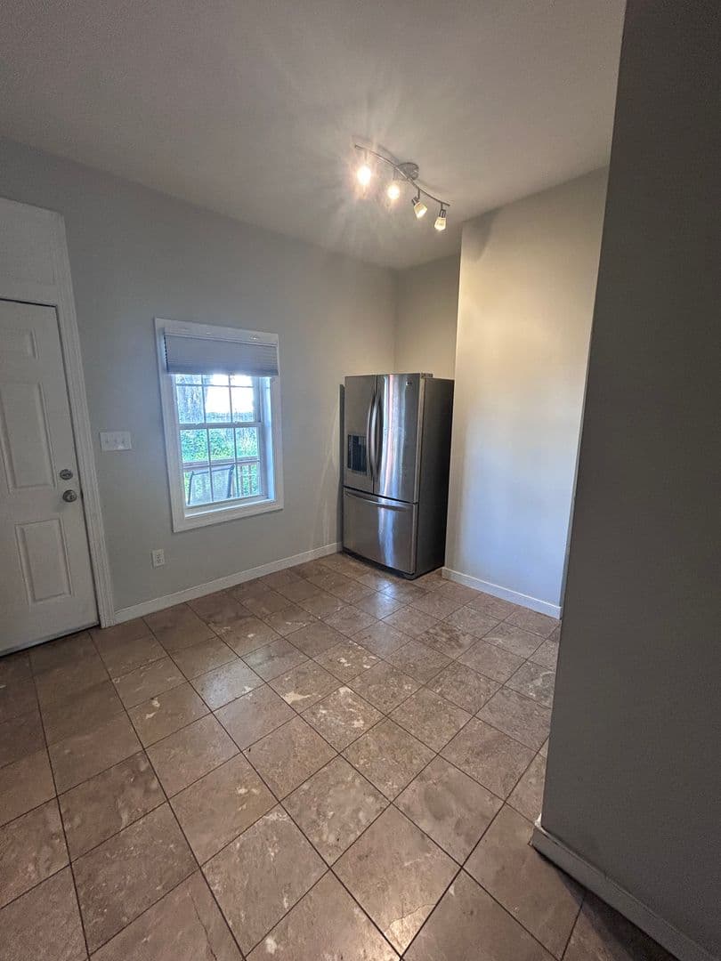Richmond House: 2020 Parkwood Ave