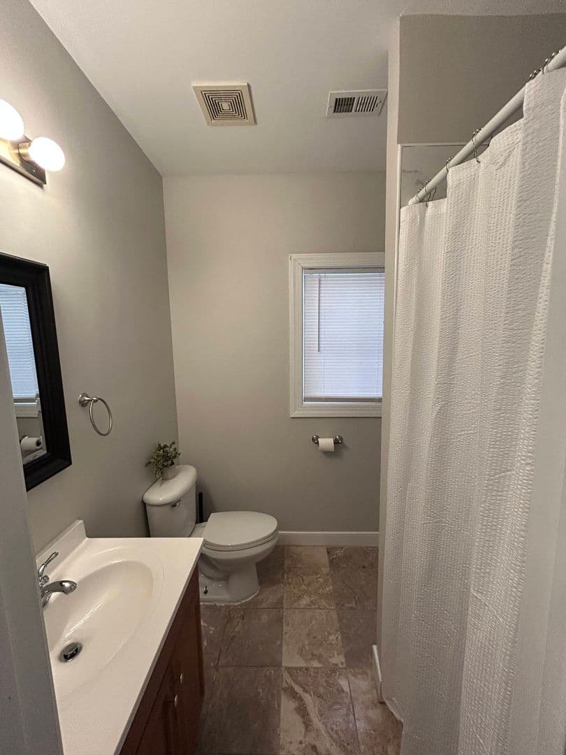 Richmond House: 2018 Parkwood Ave