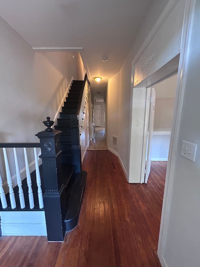 Richmond House: 2020 Parkwood Ave