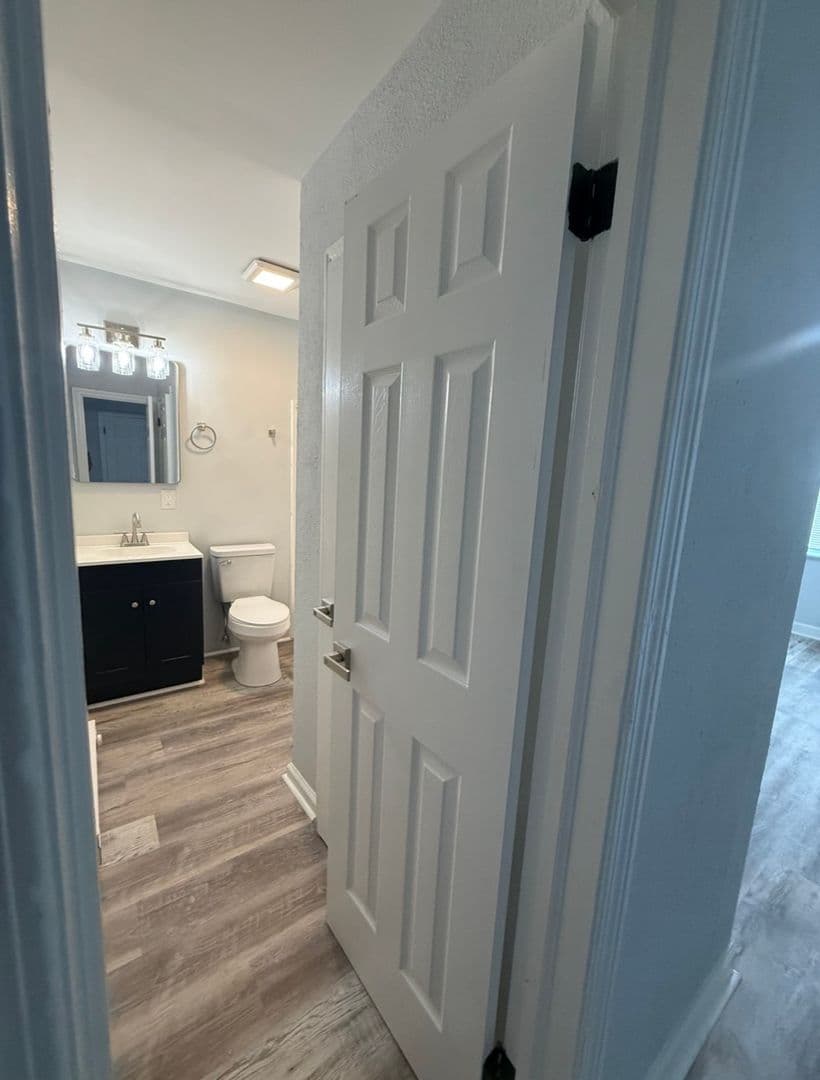 Winston Salem Apartment: 1350 N. Chestnut St.