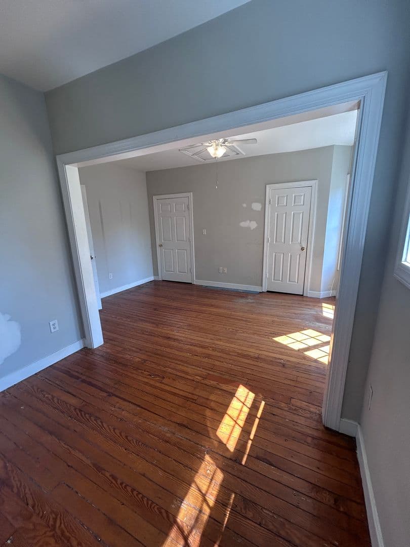 Richmond House: 2020 Parkwood Ave