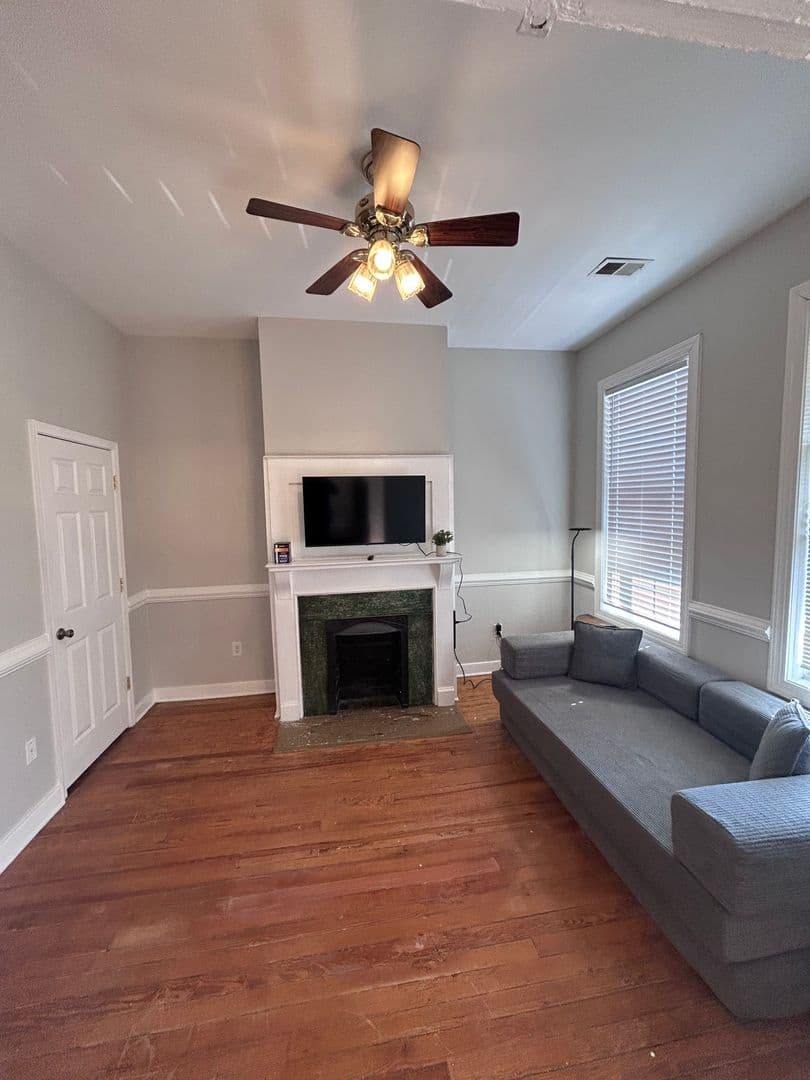 Richmond House: 2018 Parkwood Ave