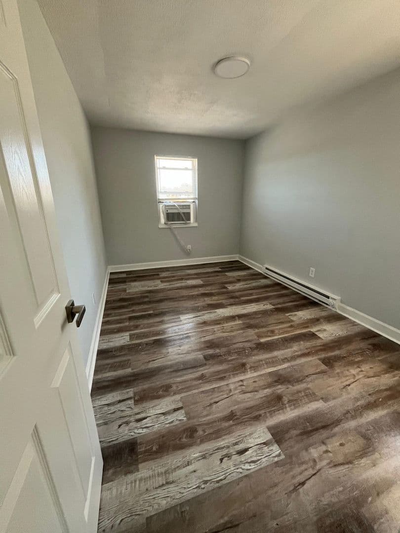 Winston Salem Apartment: 1350 N. Chestnut St.