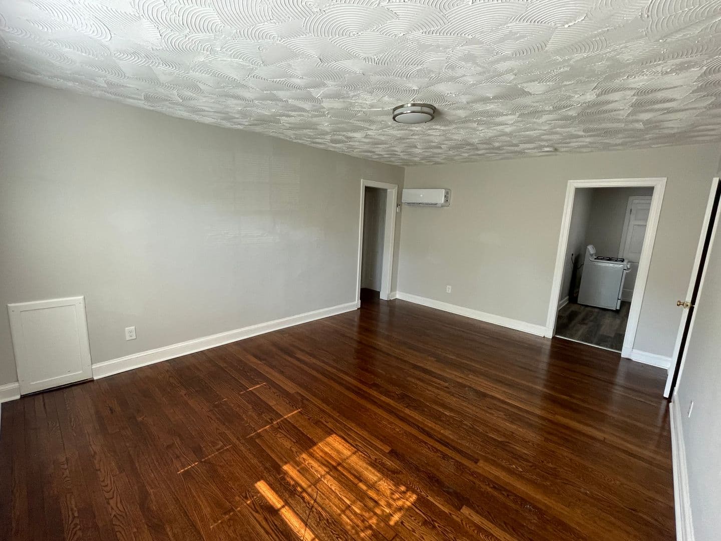 Richmond Apartment: 4901 Chamberlayne Ave Unit 2