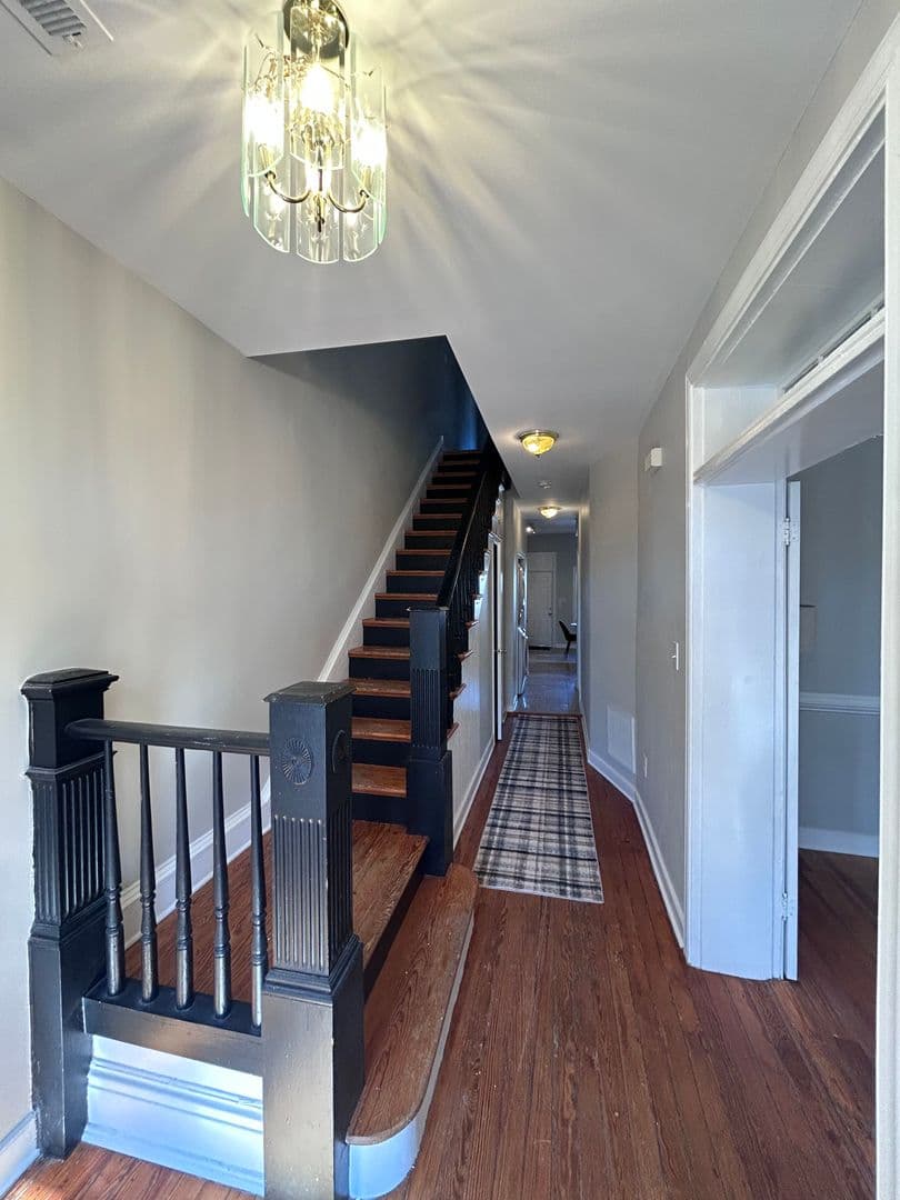 Richmond House: 2018 Parkwood Ave