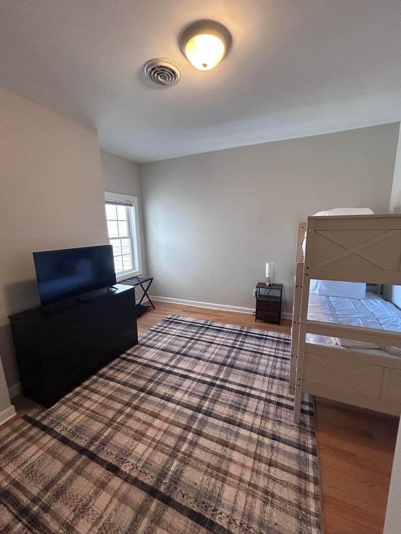 Richmond House: 2018 Parkwood Ave