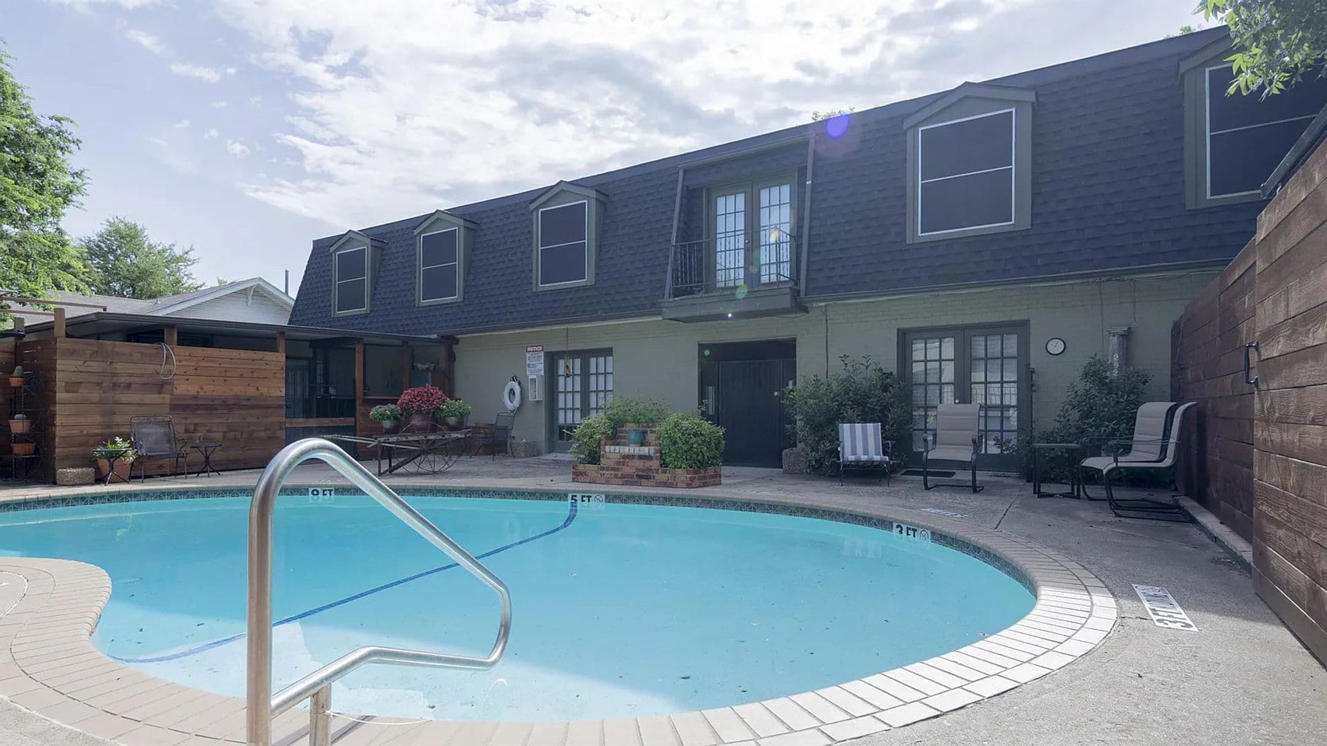 Denton Apartment: 1717 N. Locust St