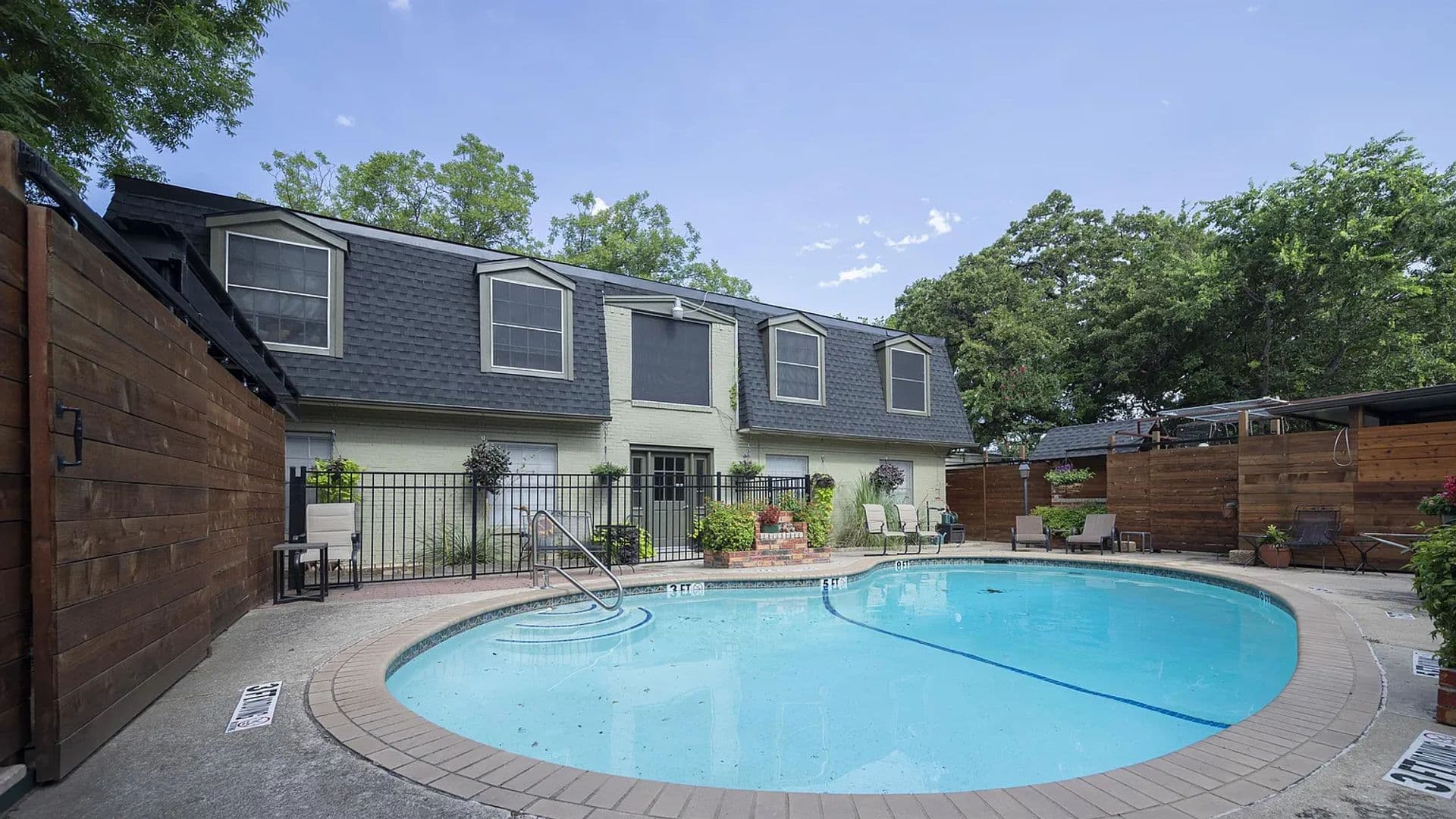 Denton Apartment: 1717 N. Locust St