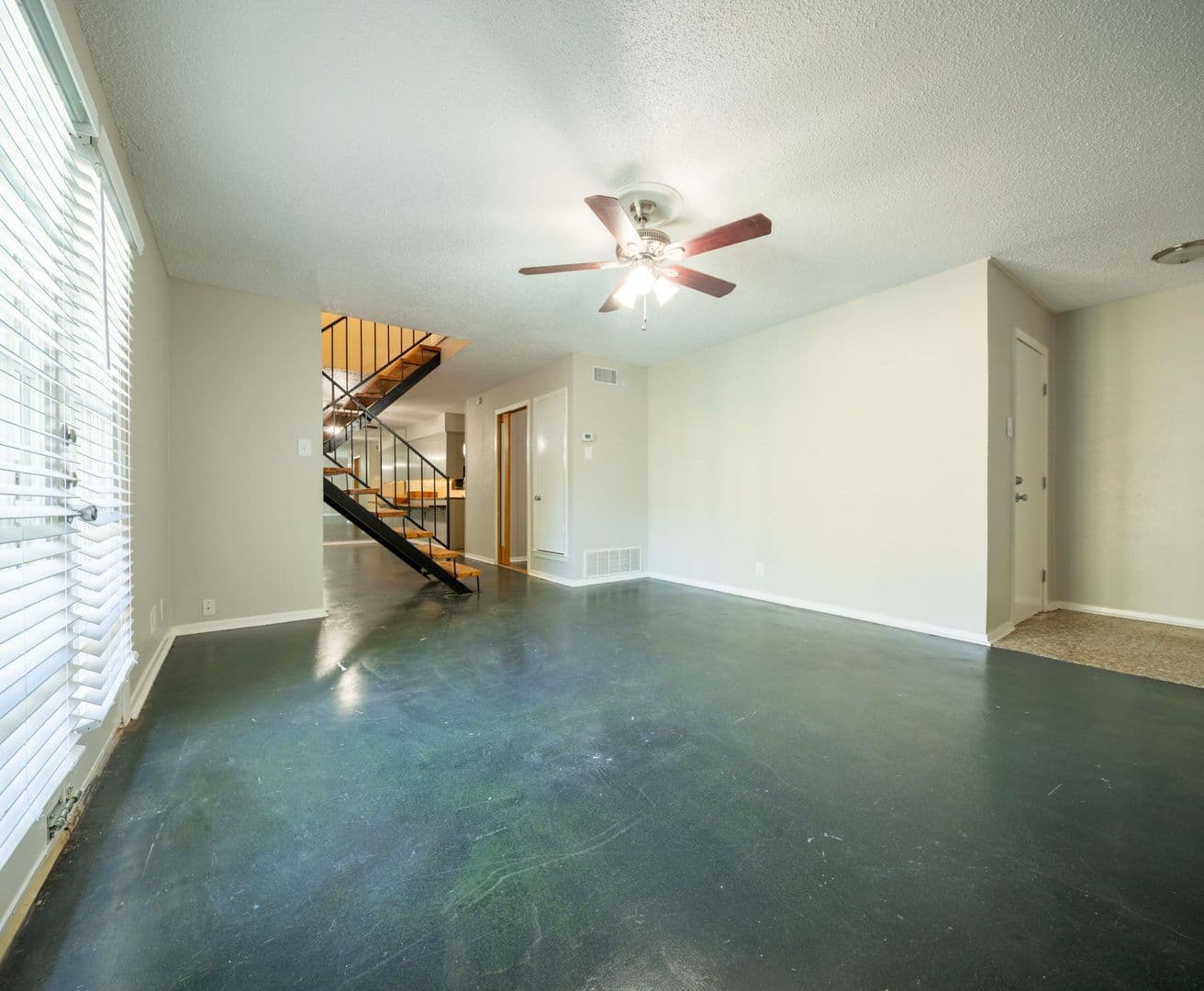 Denton Apartment: 1717 N. Locust St