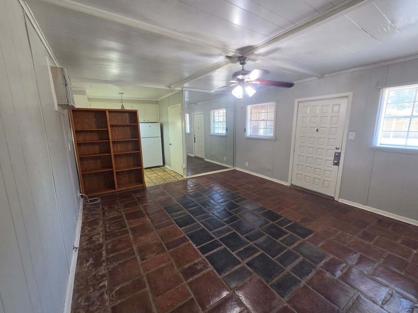 Denton Apartment: 1717 N. Locust St