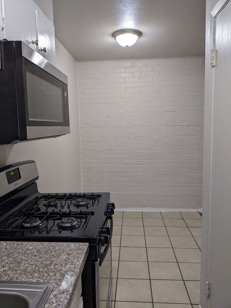 Denton Apartment: 2505 Louise Street