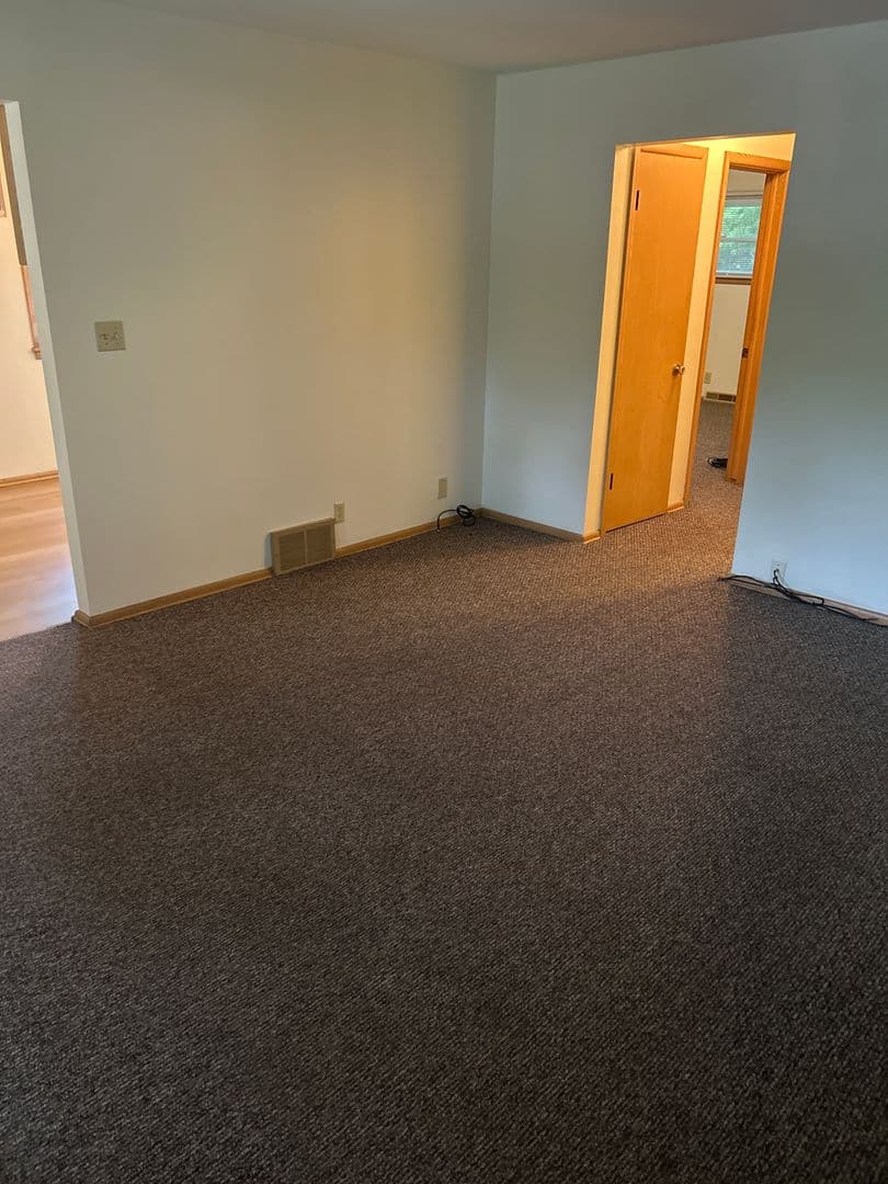 Greendale Apartment: 5870-5876 Tower Rd