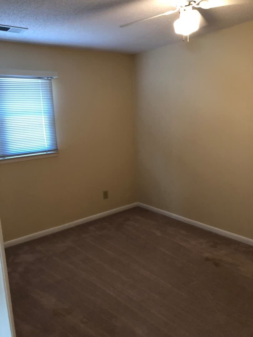 Greensboro House: 1181 Golf View Lane