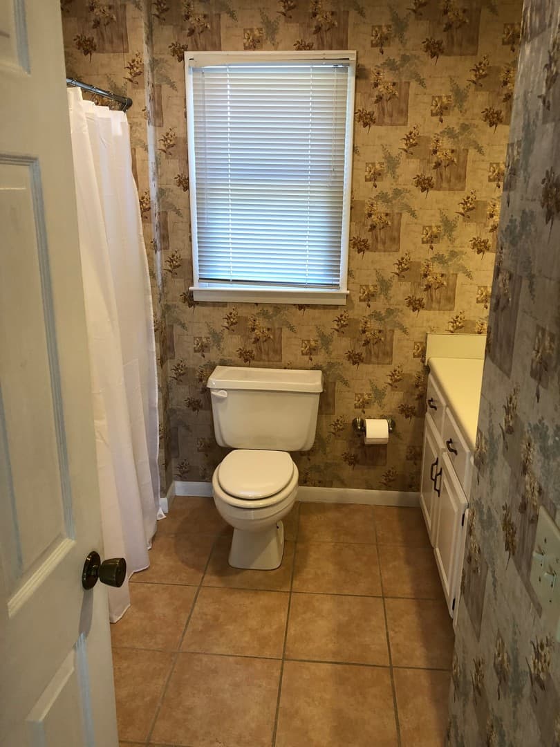 Greensboro House: 1181 Golf View Lane